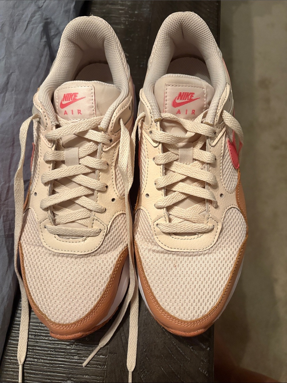Nike Women's Low-Top Sneakers in Cream with Pink Swoosh and Tan Accents